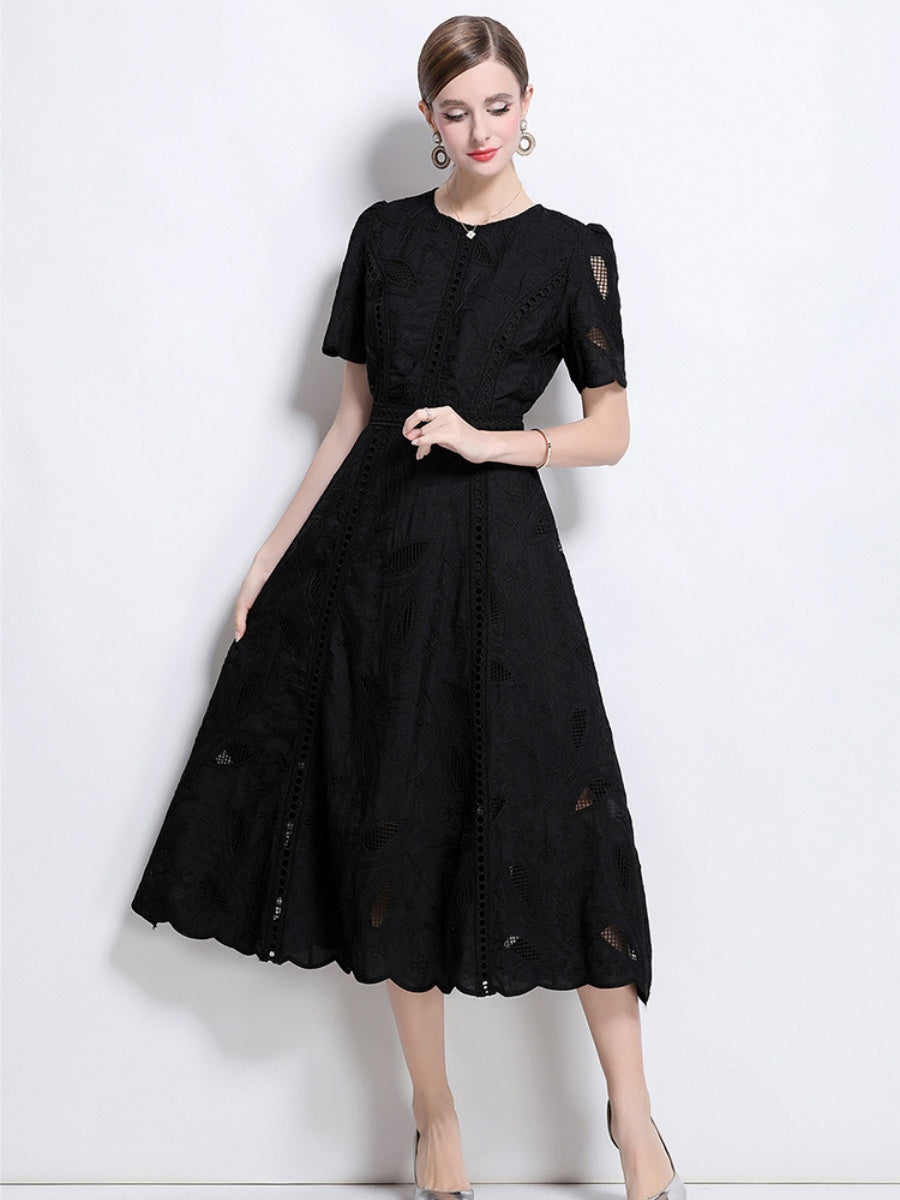 Retro Heavy-duty Hollowed-out Embroidered Round Neck Waist-cinching Short-sleeved Dress