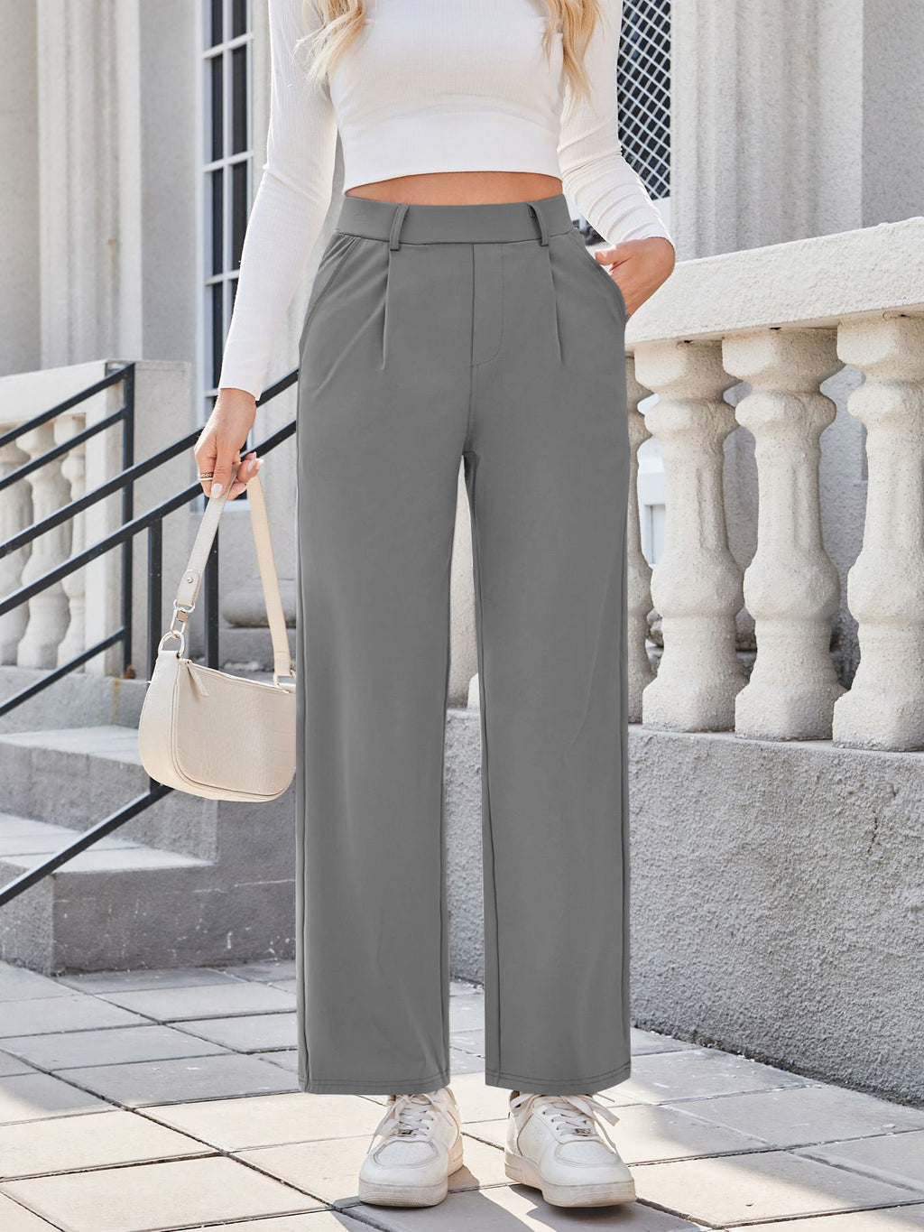 Women Relaxed Straight Leg Straight Fit High-Rise Easy Wash Pleated Joggers
