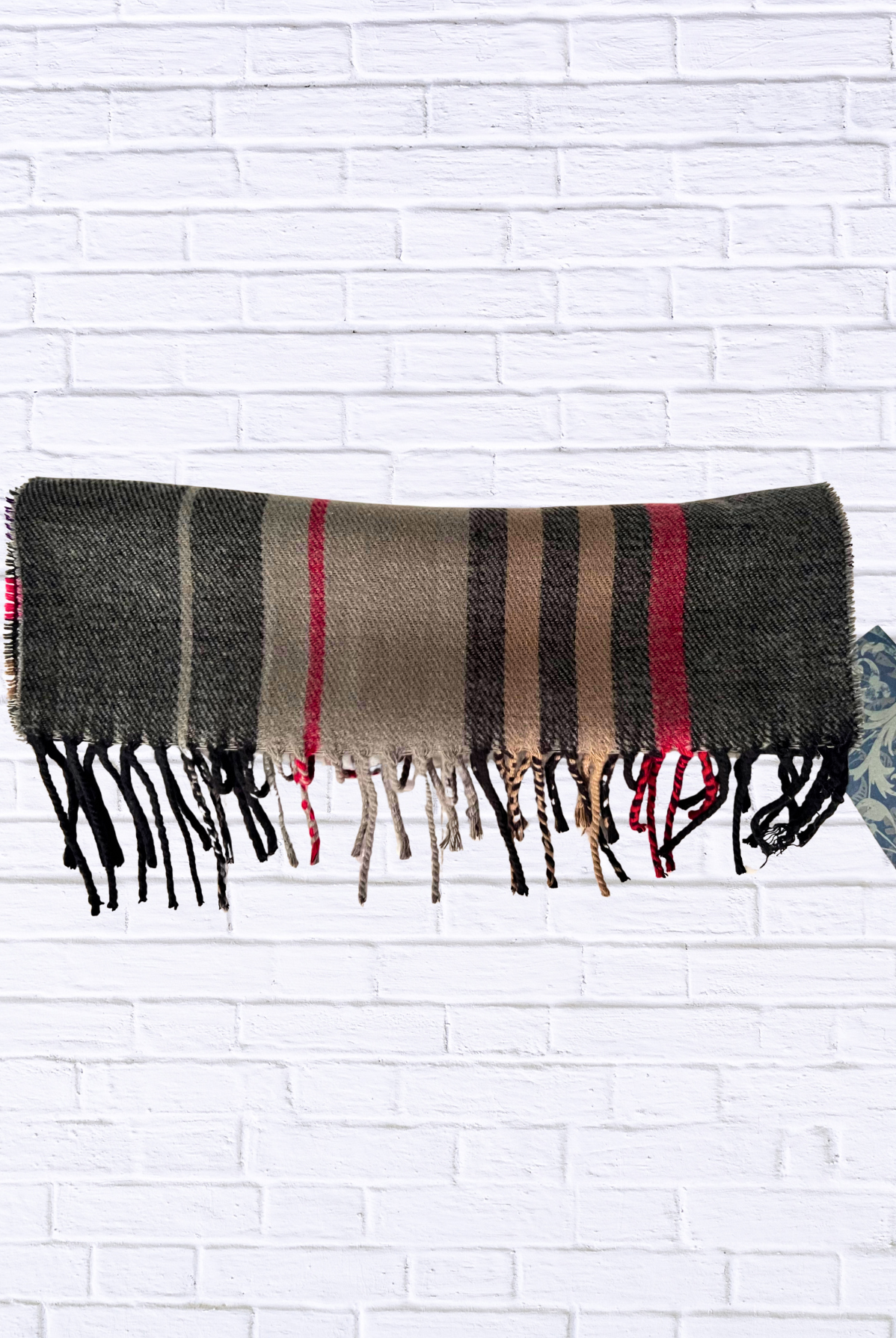 Chic Plaid Scarf _ Cozy, Trendy, and Timeless Style