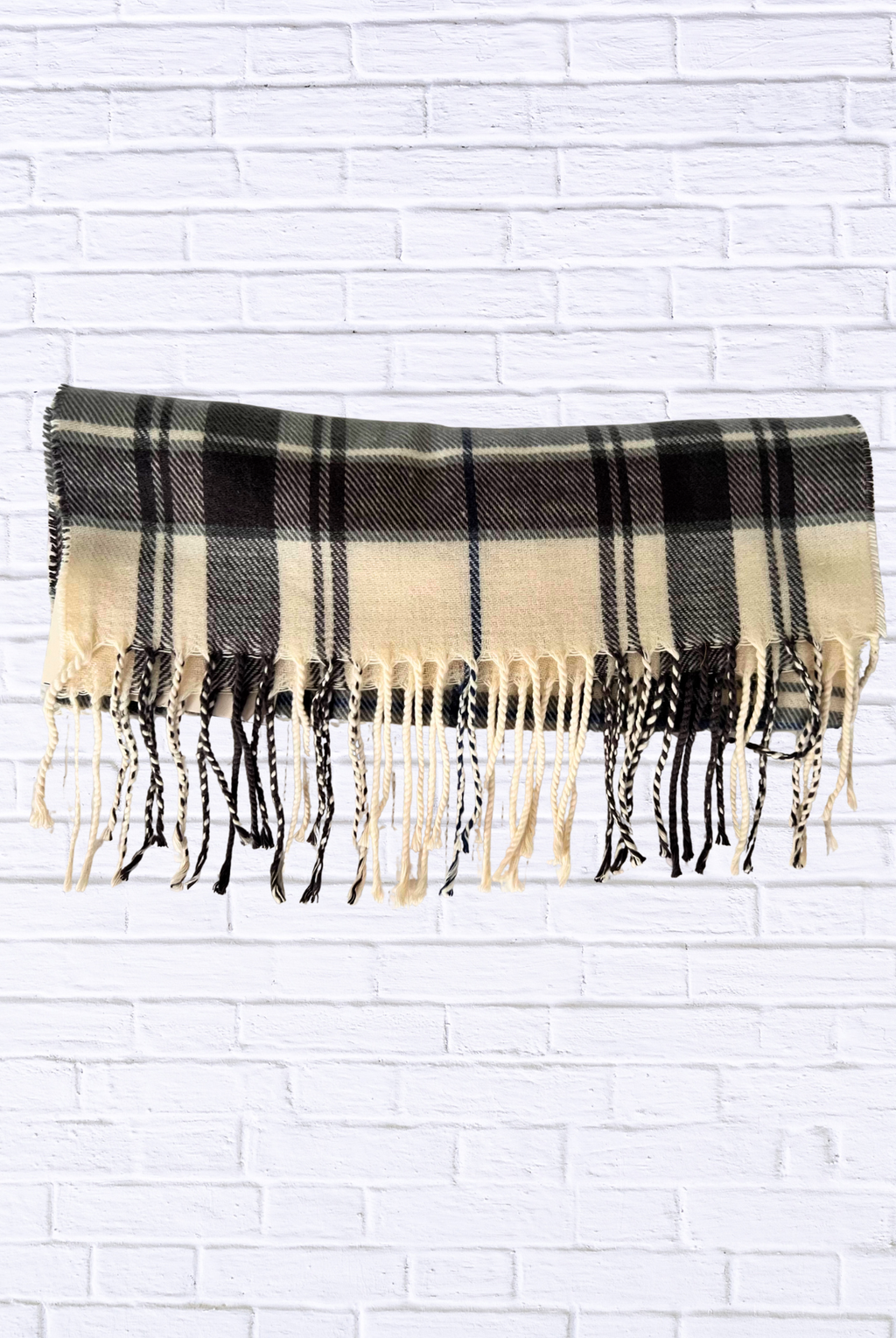 Chic Plaid Scarf _ Cozy, Trendy, and Timeless Style