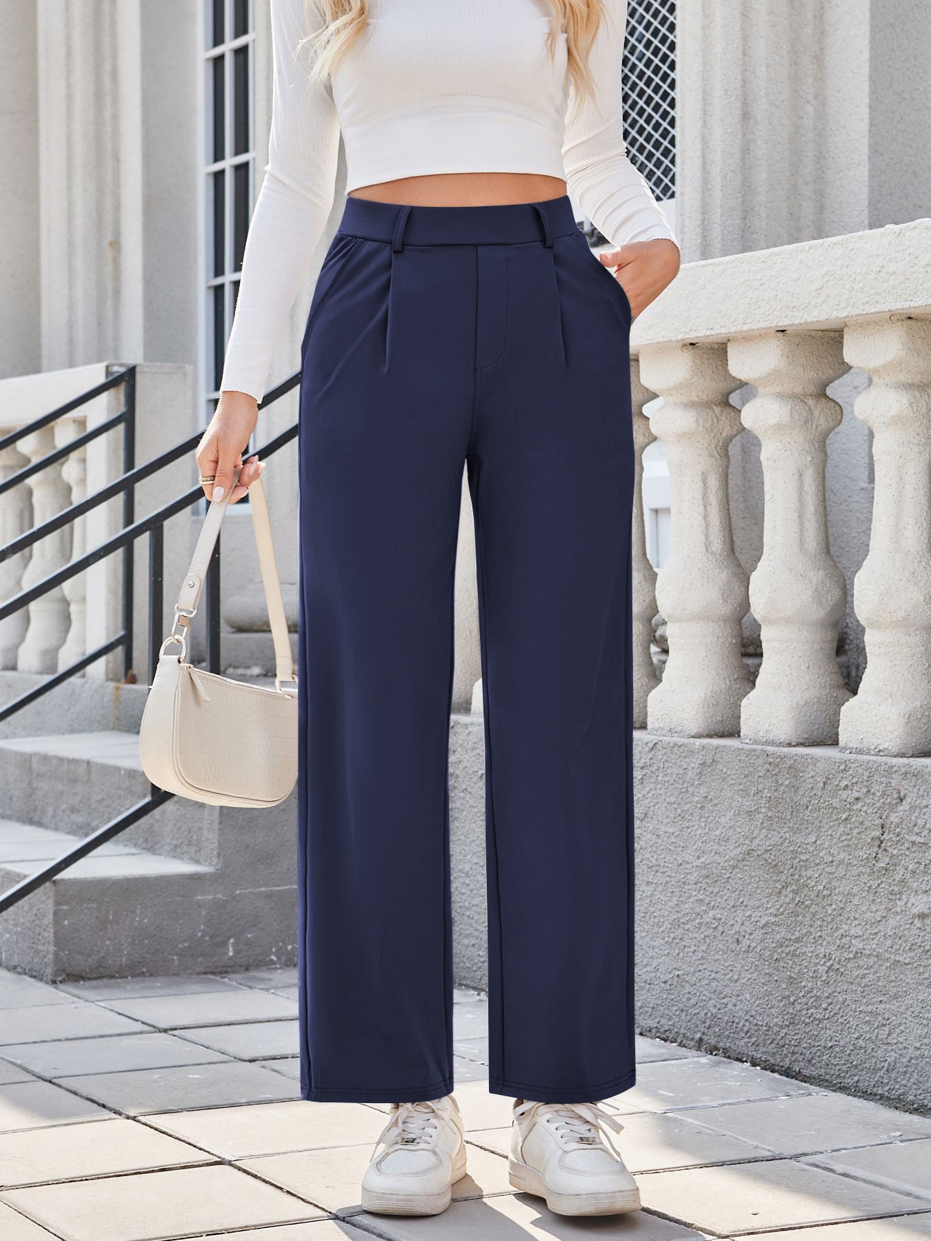Women Relaxed Straight Leg Straight Fit High-Rise Easy Wash Pleated Joggers