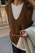 Fashionable Sleeveless Knit Sweater