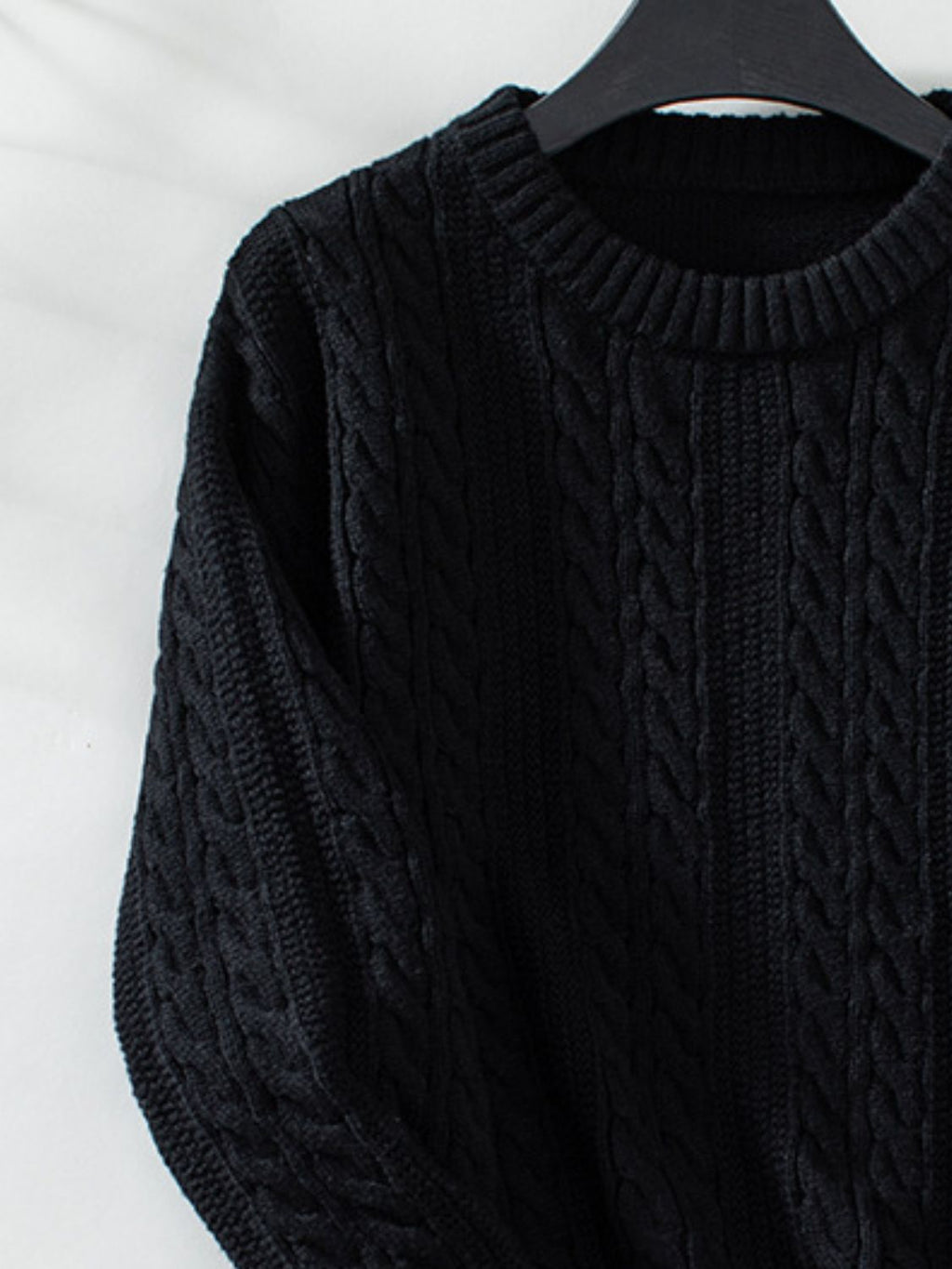 | Long-sleeved cable-knit sweater, crew neck