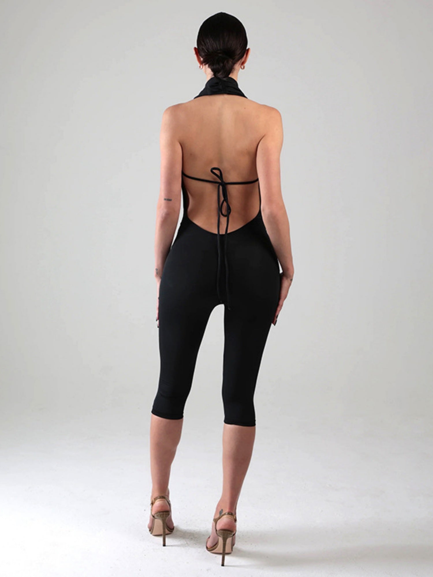 A Halter Neckline And Bare Back Tight-fitting Ropes Jumpsuits