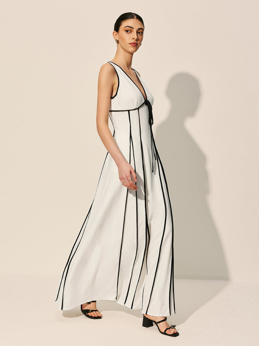 Off-white Contrast Trim Dress With Pockets