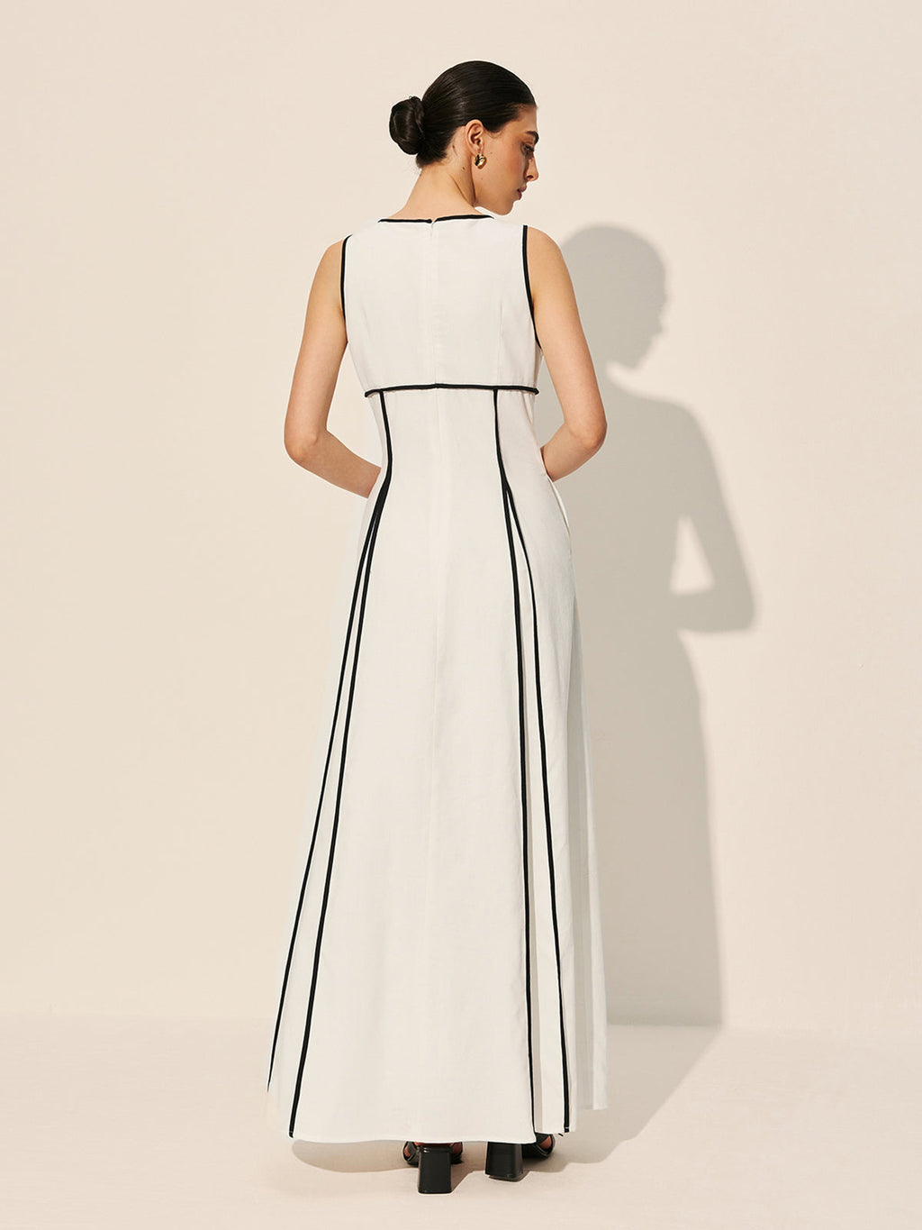 Off-white Contrast Trim Dress With Pockets