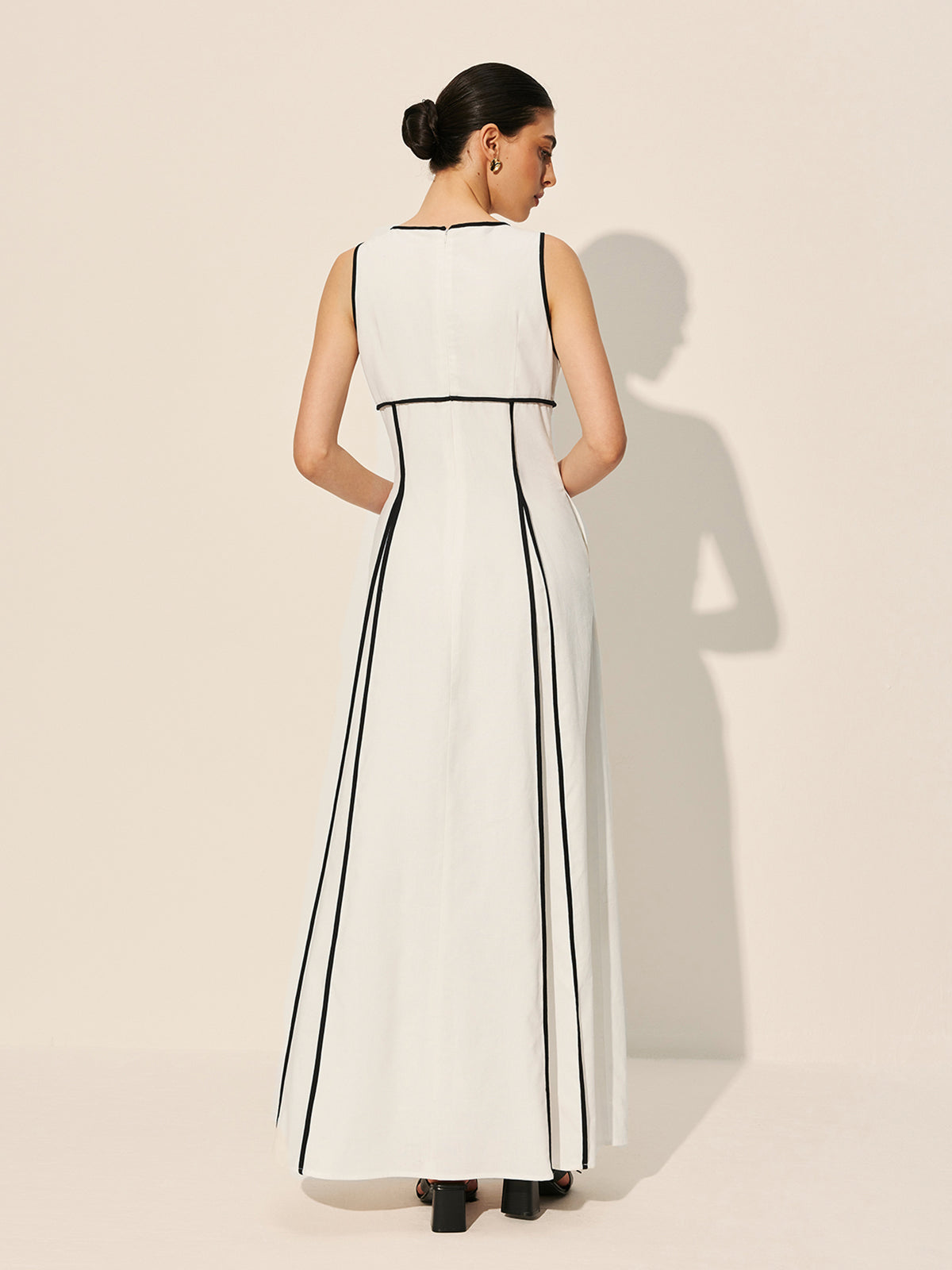Off-white Contrast Trim Dress With Pockets