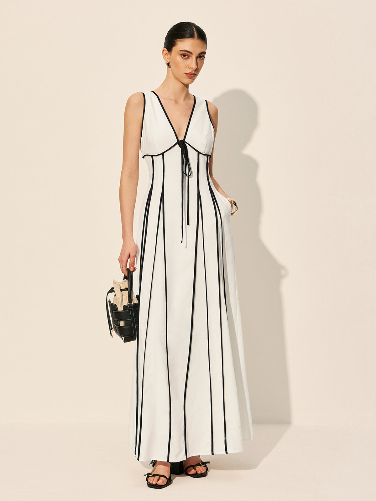 Off-white Contrast Trim Dress With Pockets