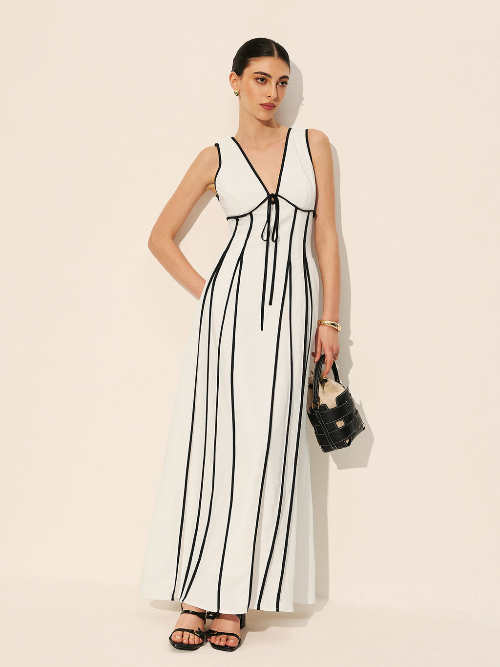 Off-white Contrast Trim Dress With Pockets