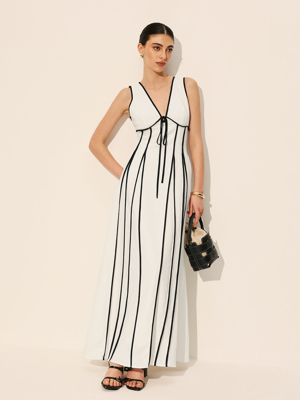 Off-white Contrast Trim Dress With Pockets