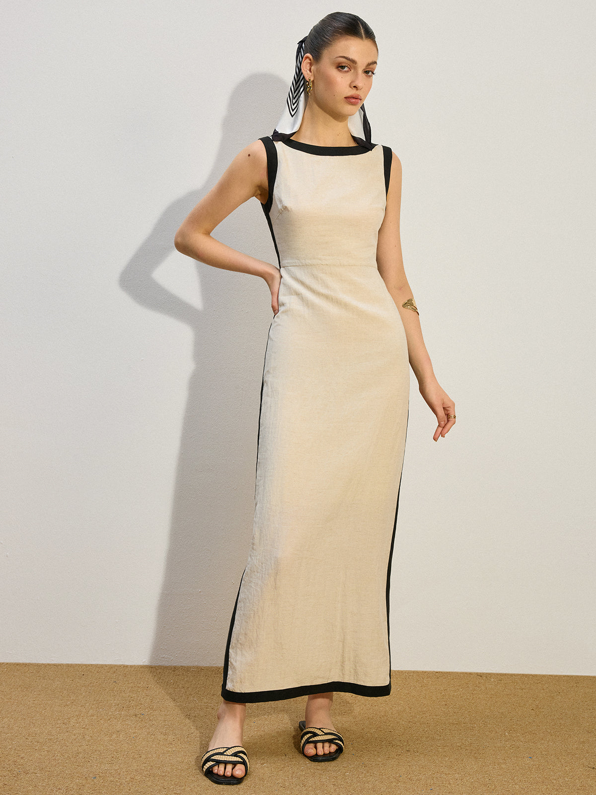 Sleeveless Boat Neck Contrast Piped Column Maxi Dress