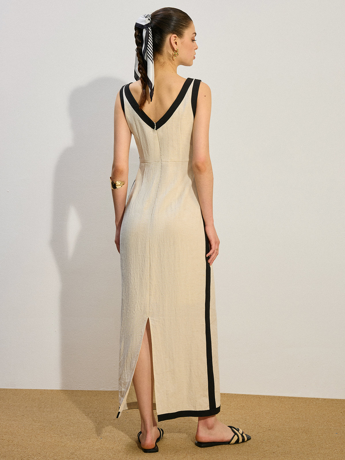 Sleeveless Boat Neck Contrast Piped Column Maxi Dress