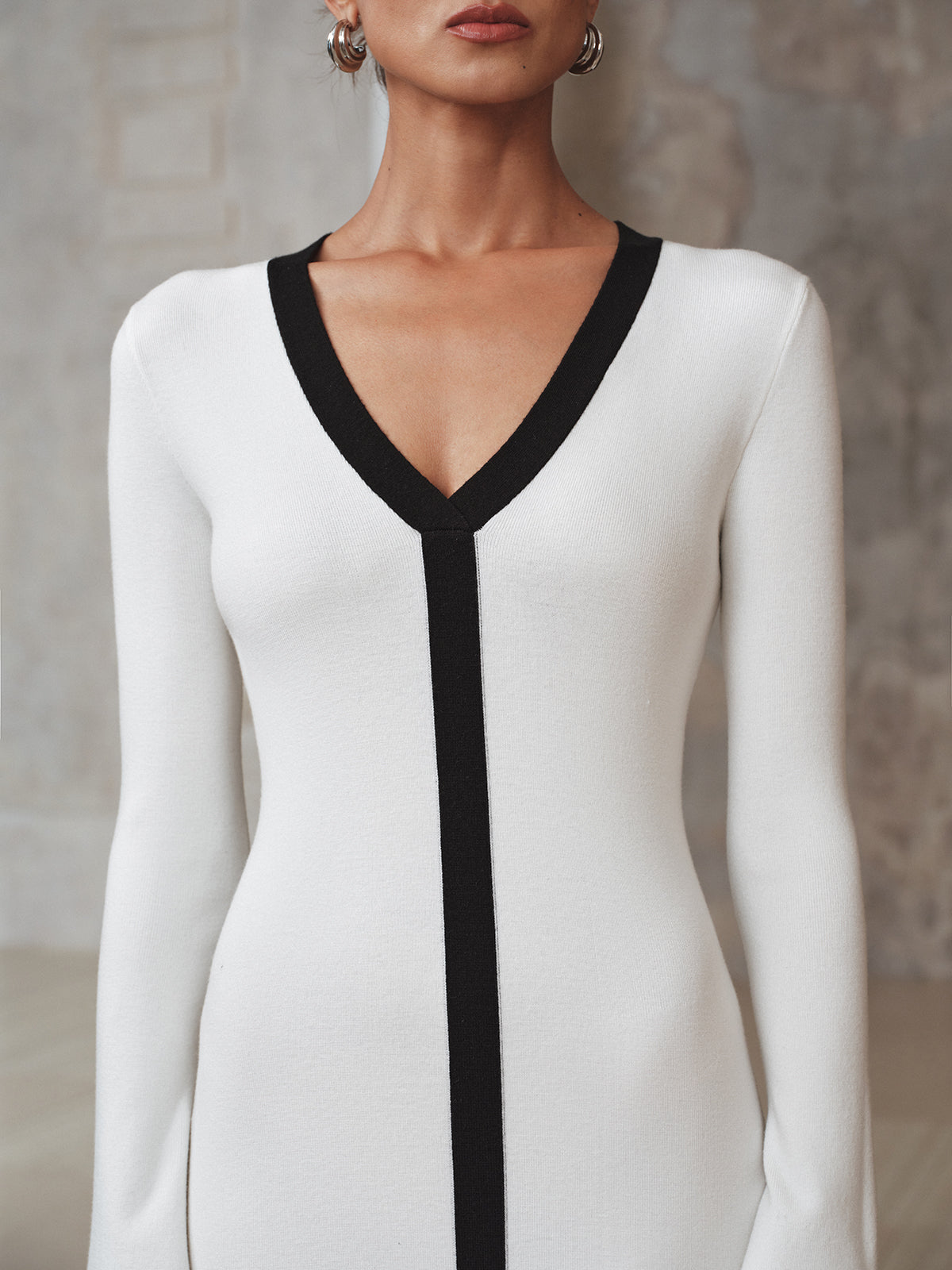 V-Neck Contrast Trim Center Stripe Bell Cuff Rib Knit Midi Dress