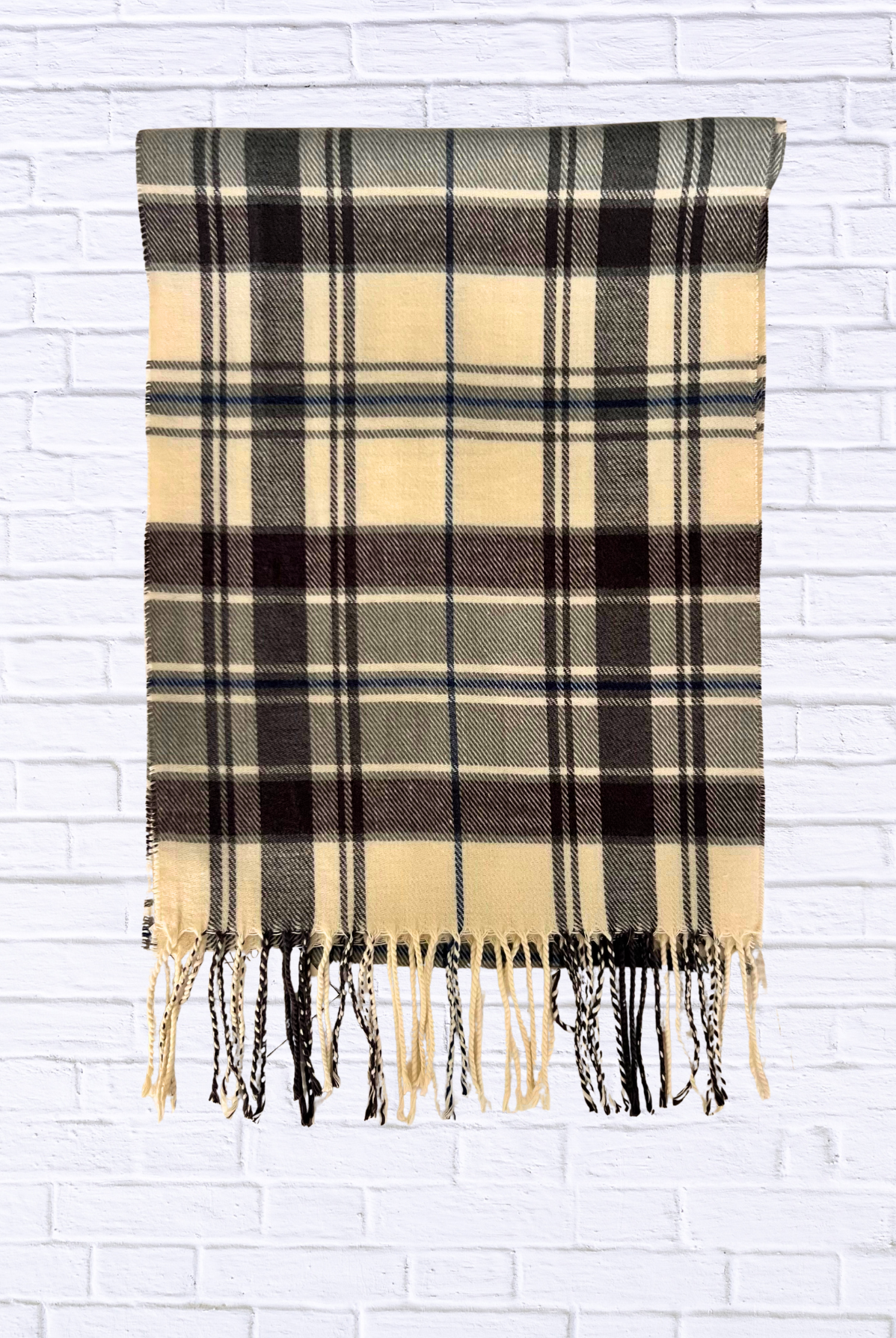 Chic Plaid Scarf _ Cozy, Trendy, and Timeless Style