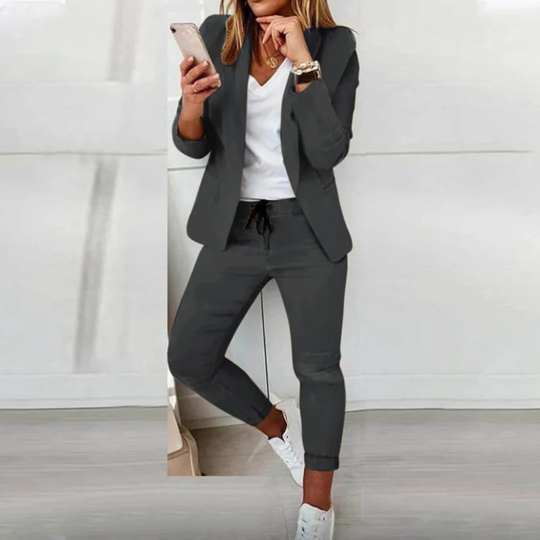 | Blazer and Jogger Pants Outfit for Women