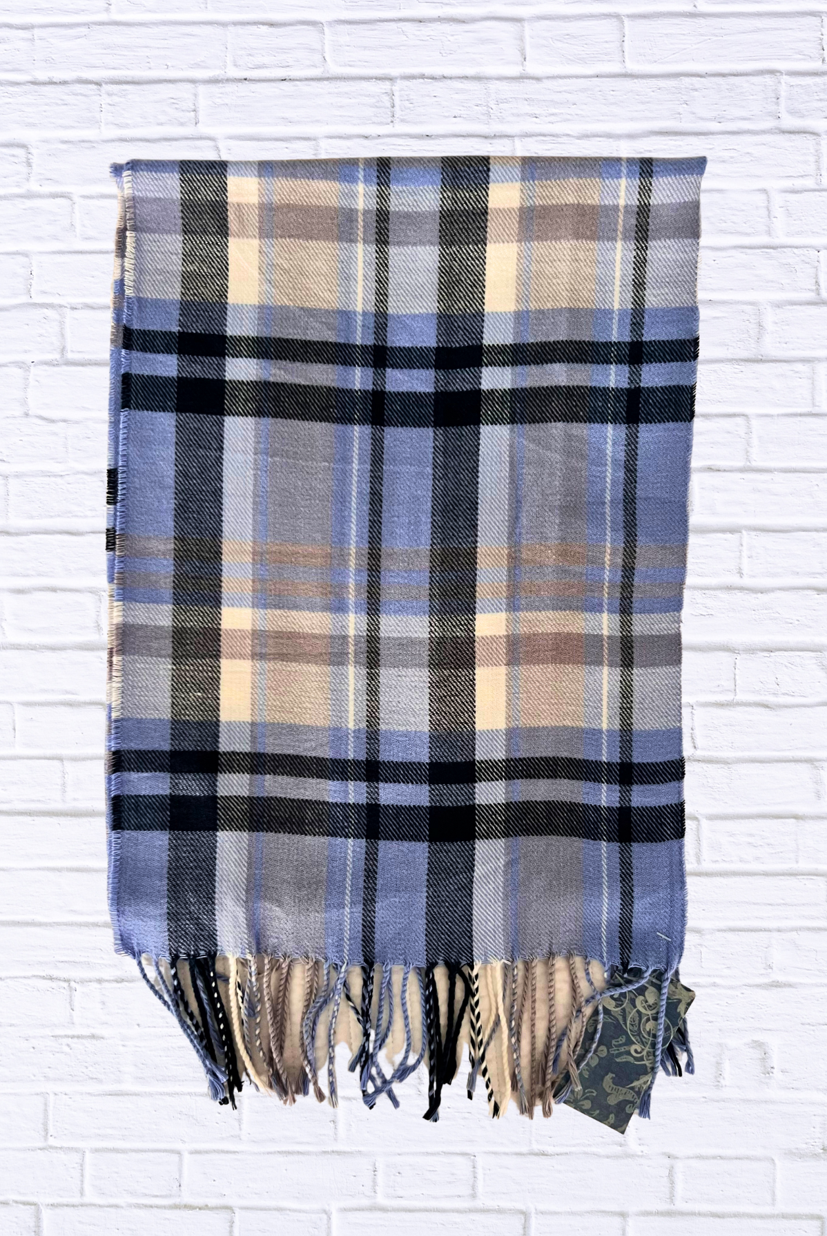 Chic Plaid Scarf _ Cozy, Trendy, and Timeless Style