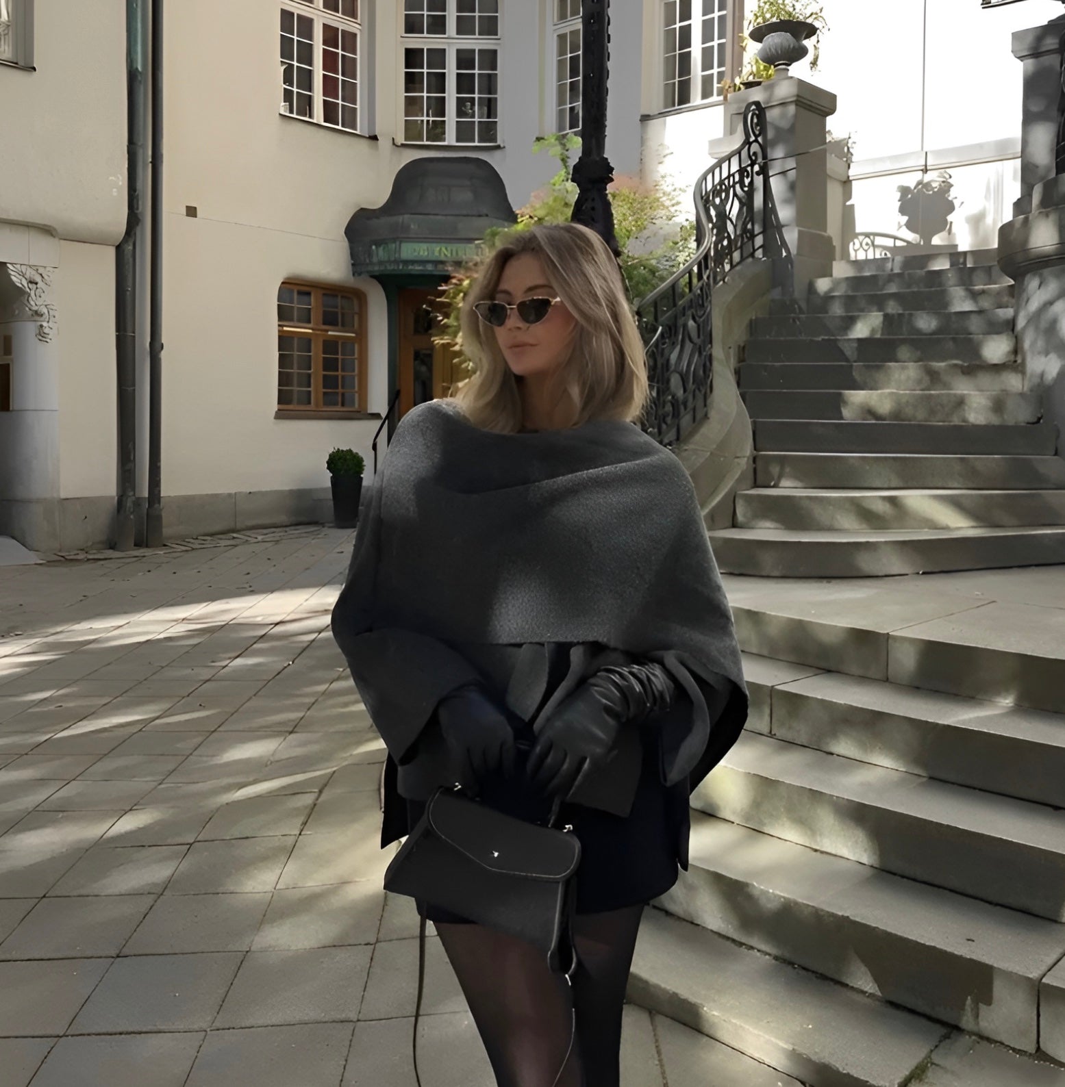 | Cape coat