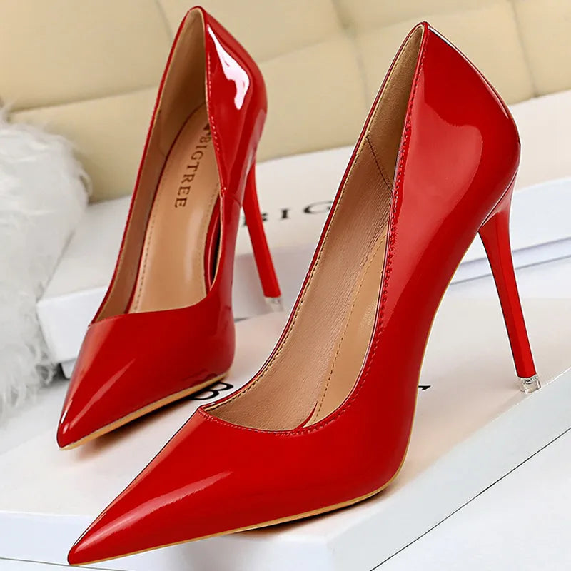 Red Patent Leather Stiletto High Heel Wedding Pumps 10.5 Cm