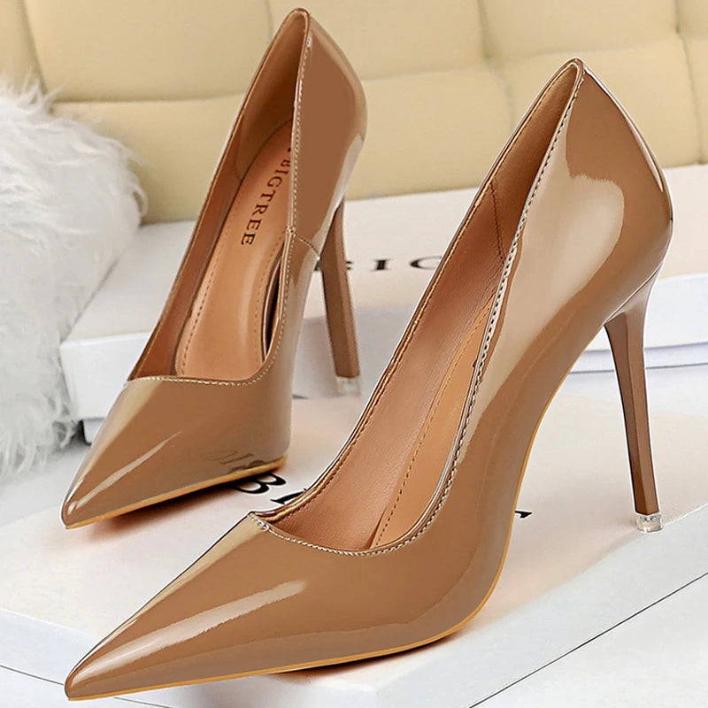 Red Patent Leather Stiletto High Heel Wedding Pumps 10.5 Cm