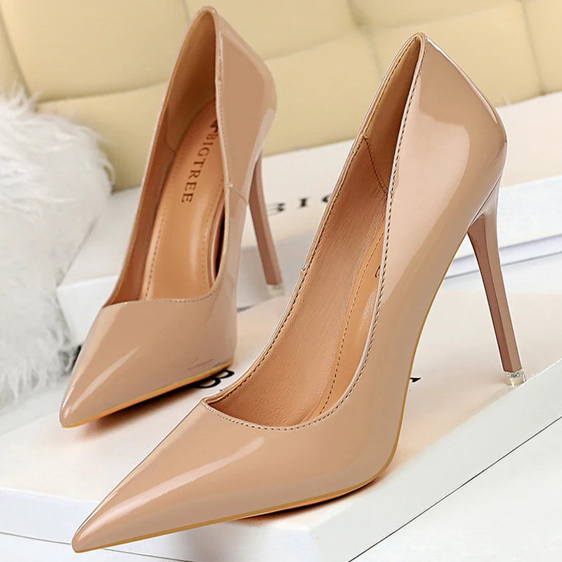 Red Patent Leather Stiletto High Heel Wedding Pumps 10.5 Cm