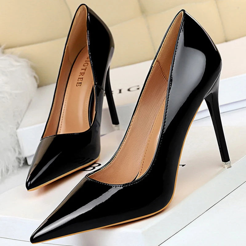 Red Patent Leather Stiletto High Heel Wedding Pumps 10.5 Cm