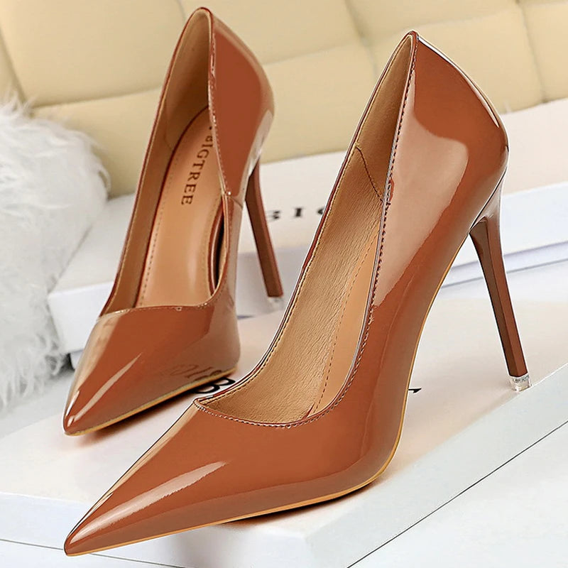 Red Patent Leather Stiletto High Heel Wedding Pumps 10.5 Cm