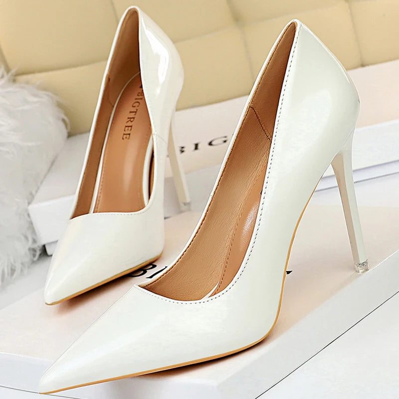 Red Patent Leather Stiletto High Heel Wedding Pumps 10.5 Cm