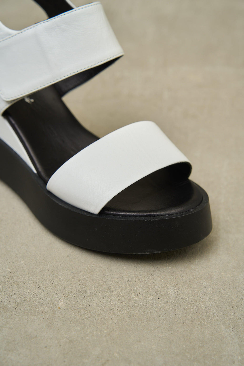 AMYVICTORIA Noir Ease