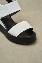 AMYVICTORIA Noir Ease