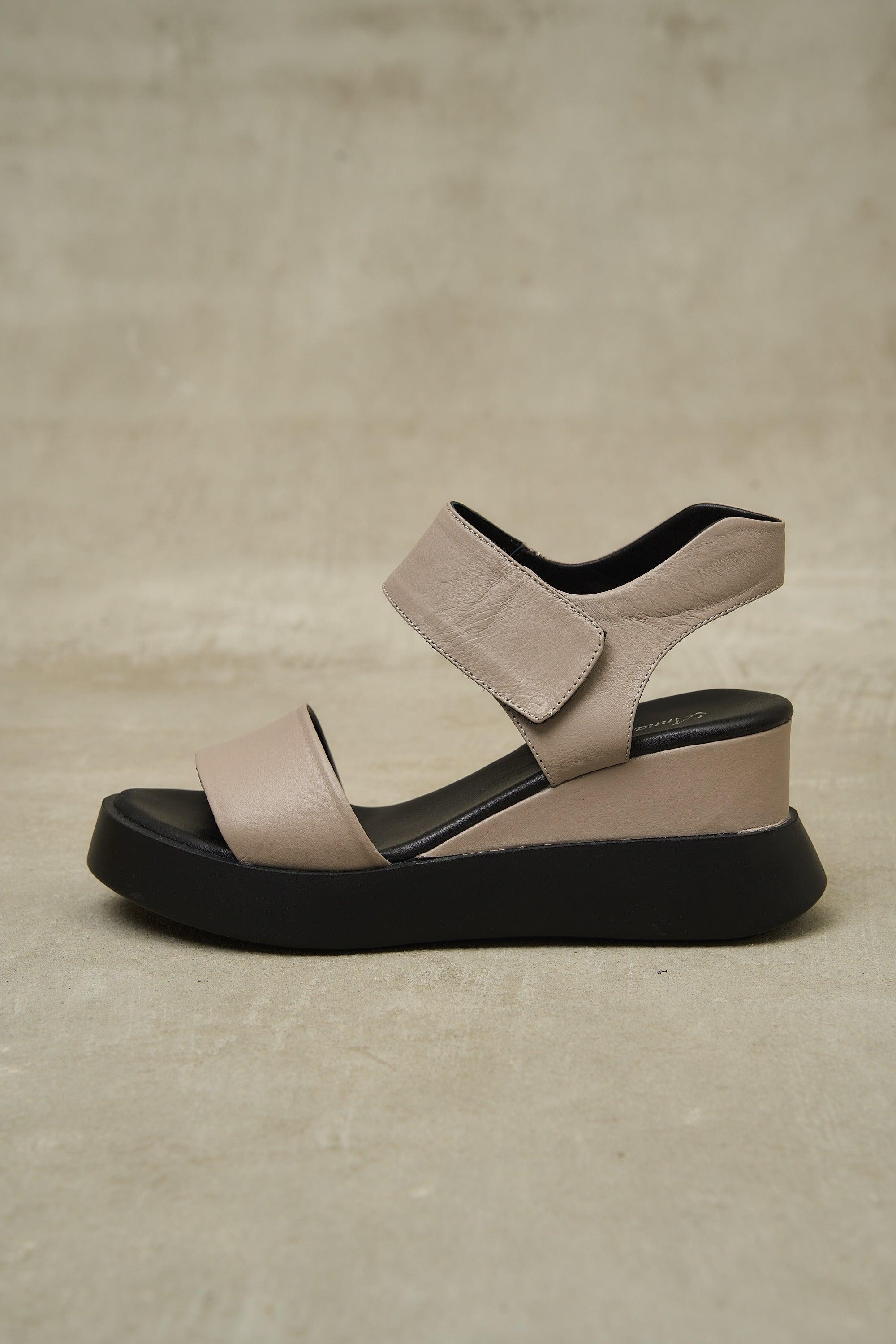AMYVICTORIA Noir Ease