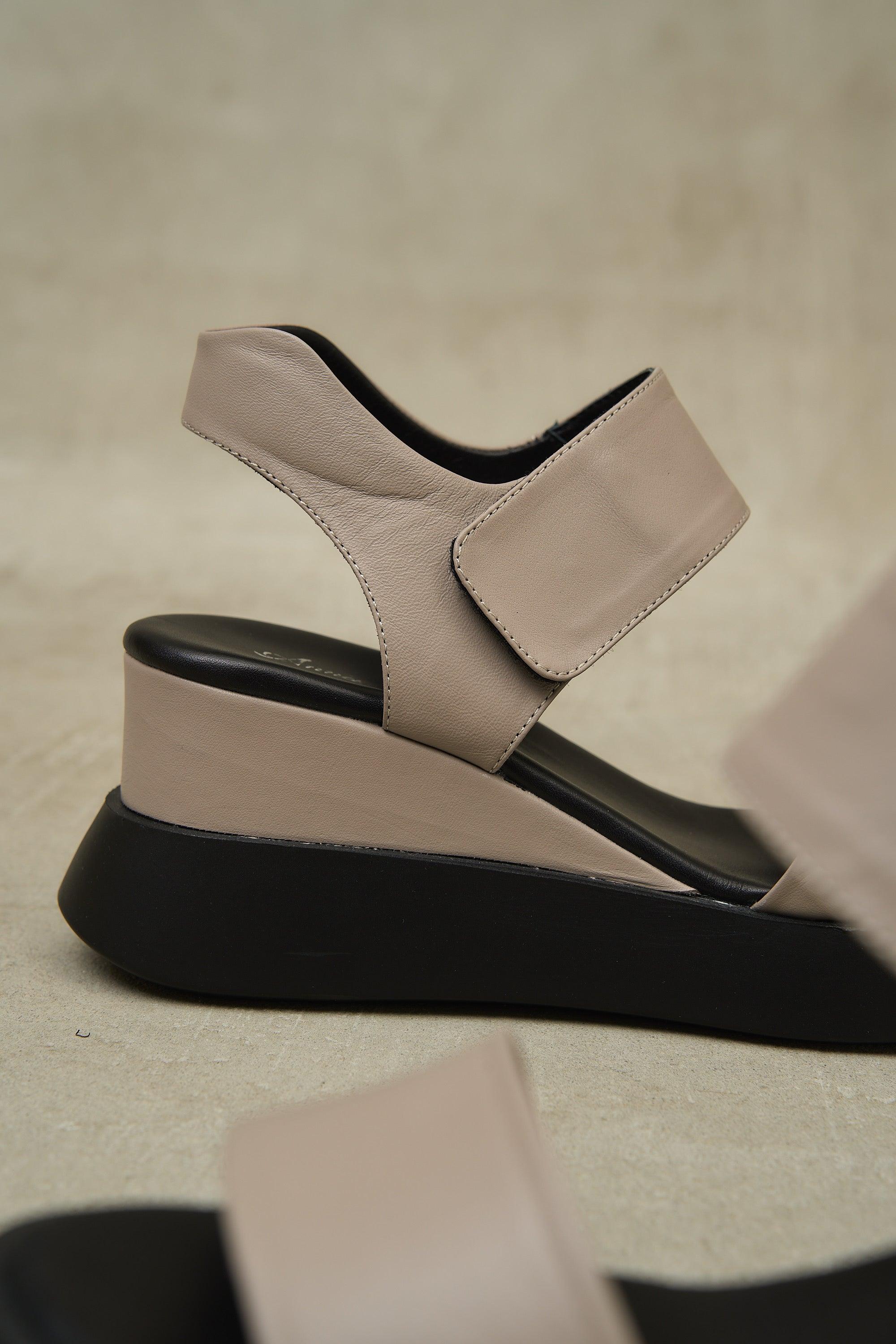 AMYVICTORIA Noir Ease