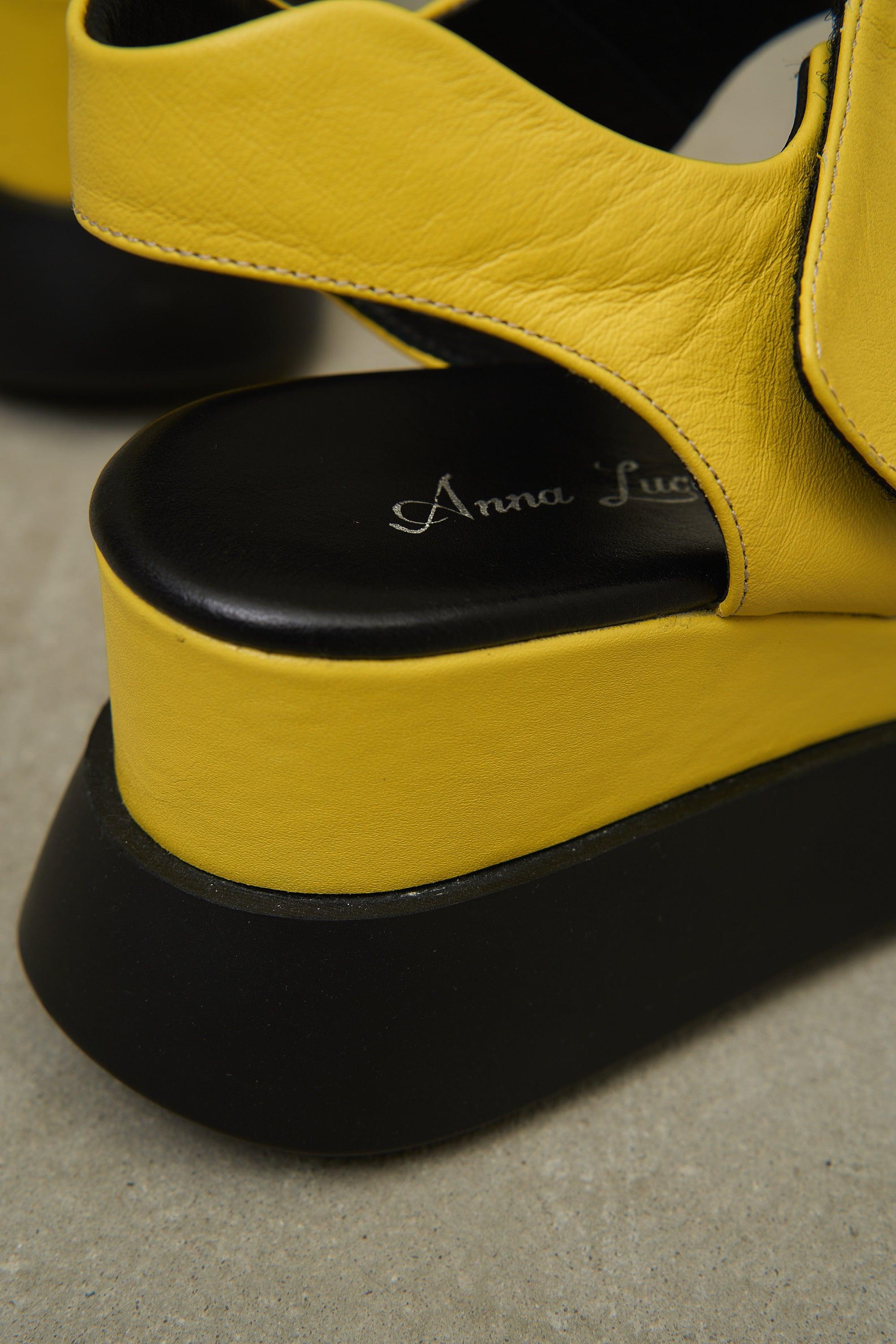 AMYVICTORIA Noir Ease