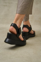 AMYVICTORIA Noir Ease