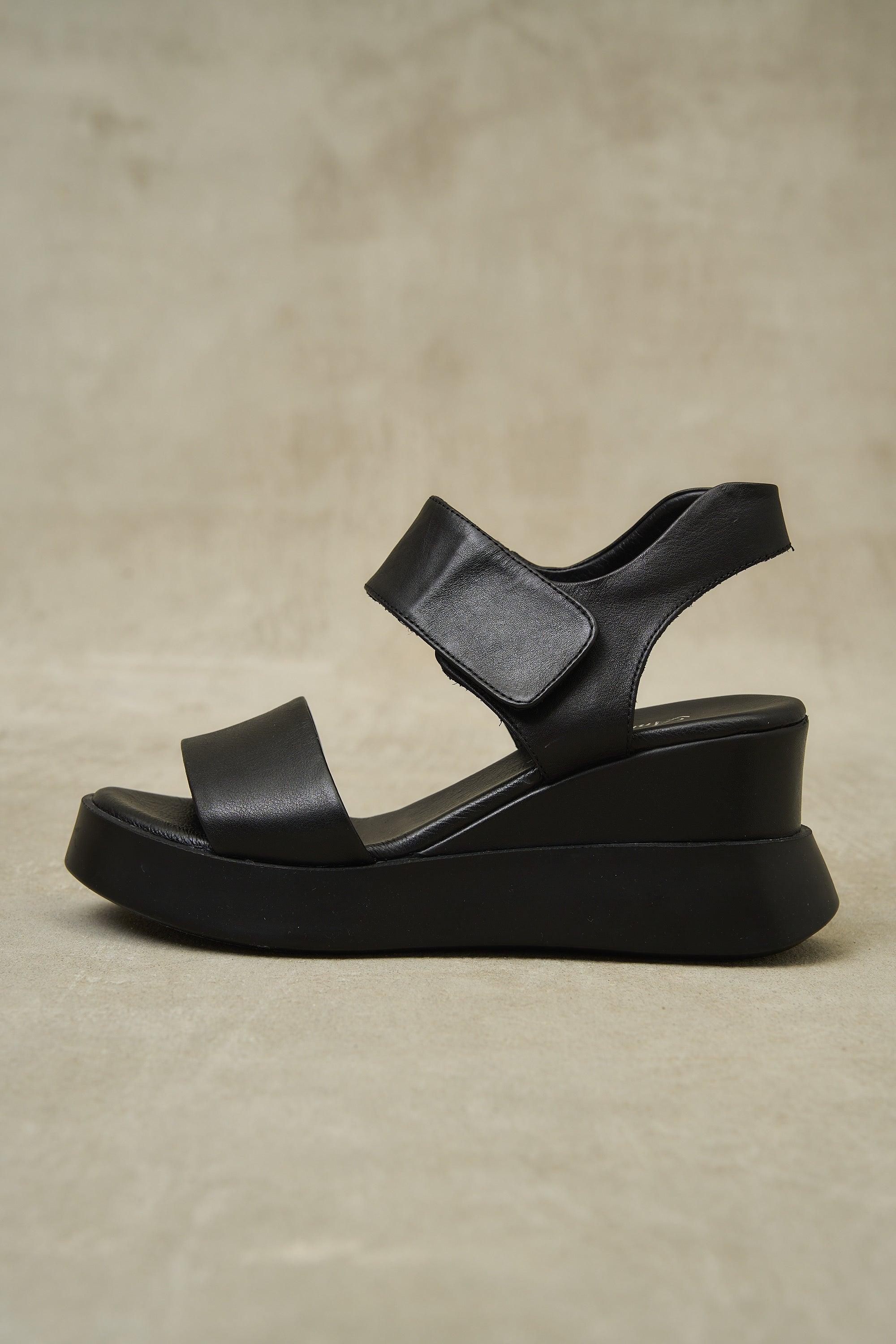 AMYVICTORIA Noir Ease
