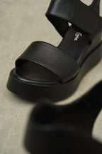 AMYVICTORIA Noir Ease
