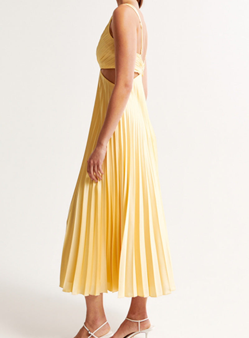 Nina Timeless Pleated Dress with a Neckline Chic Silhouette Collection