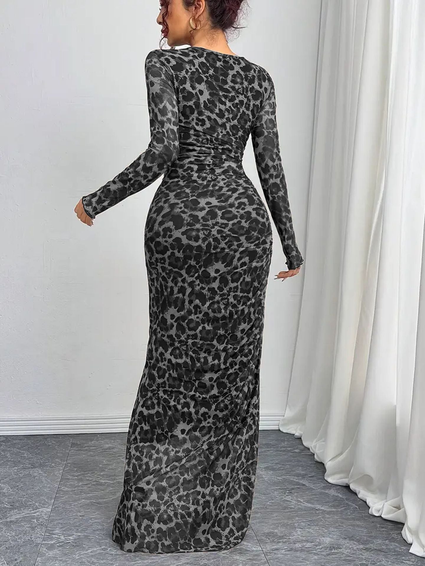 Amara | Fitted Long-Sleeved Dress