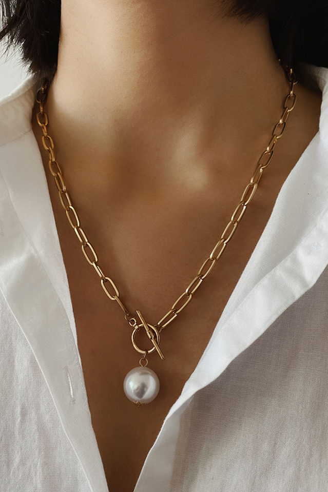 Pearl Pendant Necklace on Chain