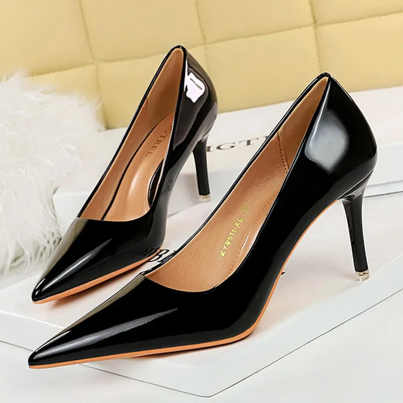 Red Patent Leather Stiletto High Heel Wedding Pumps 10.5 Cm