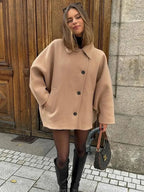 | Solid color trench coat with lapel collar