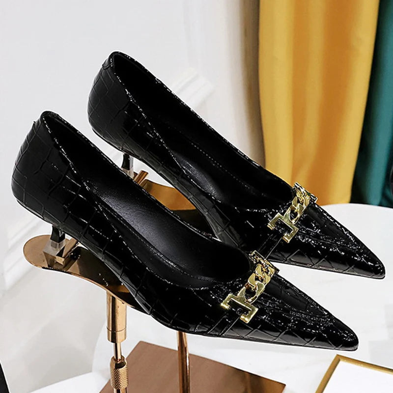 Metal Chain Decoration Women Pumps with Patent Leather Kitten High Heels