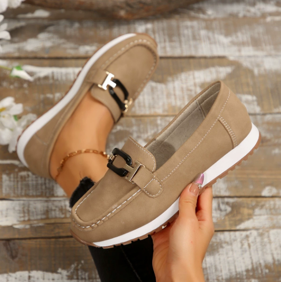 AmyVictoria | Connected Chain Loafers