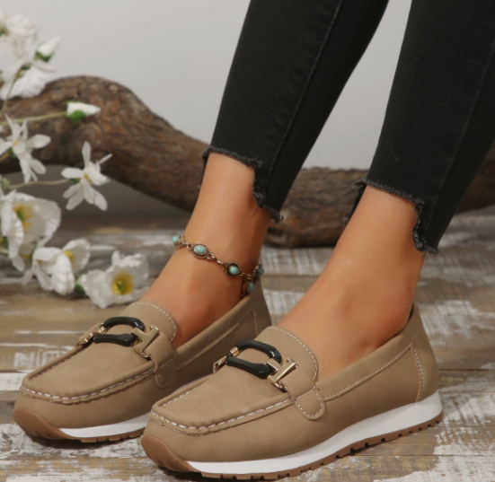 AmyVictoria | Connected Chain Loafers