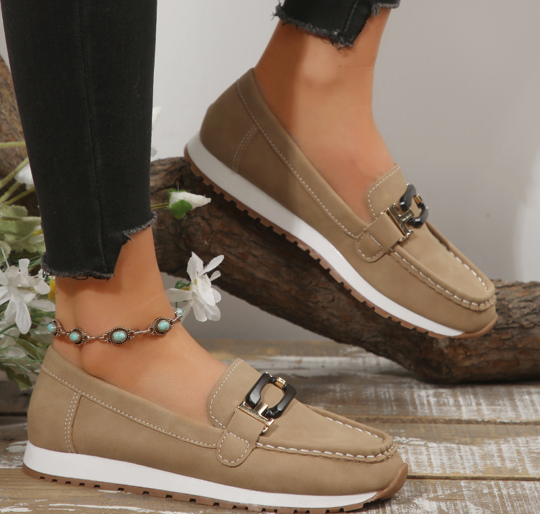 AmyVictoria | Connected Chain Loafers