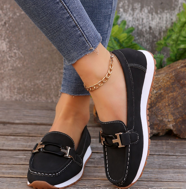 AmyVictoria | Connected Chain Loafers