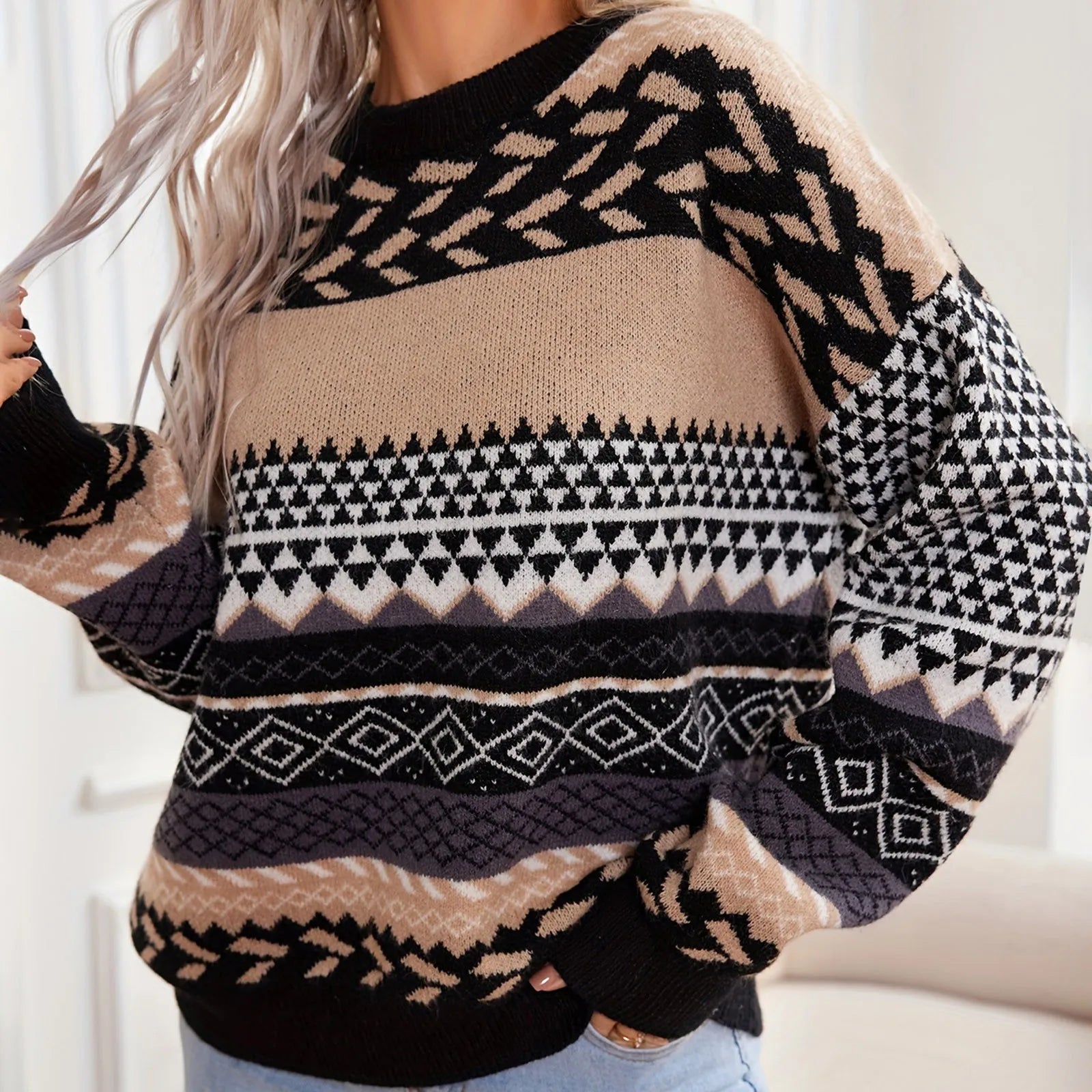 | Knitted sweater with contrast