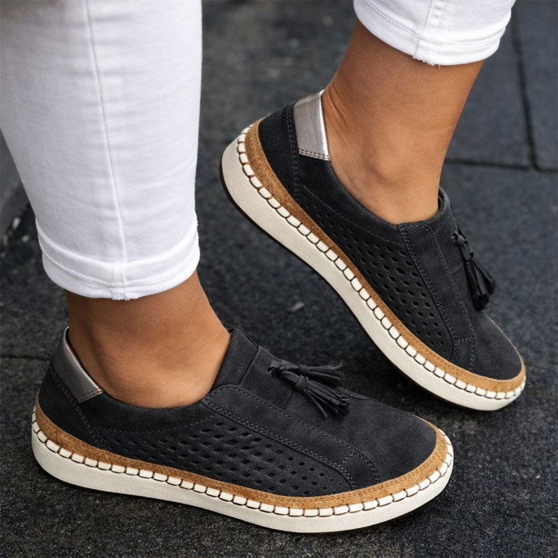 Sofia Amoretti Suede Shoes with Tassel Detail