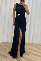 Sleeveless Boat Neck Pleated Crystal Brooch Waist High Slit Maxi Gown