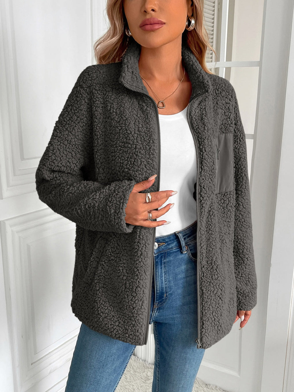 | Fluffy jacket with long sleeves and zip
