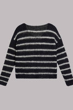 | Loose knit sweater with fluffy stripes